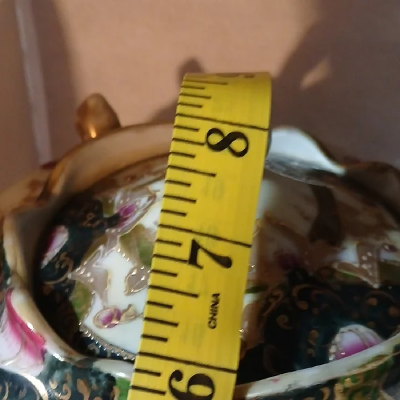 Vintage Elegant Floral Ceramic Art Piece - Picture 8 of 9